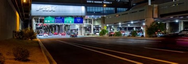 Are taxis available at Sky Harbor Airport?