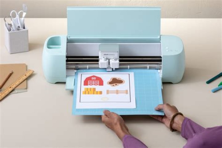 Can you design while Cricut is cutting?