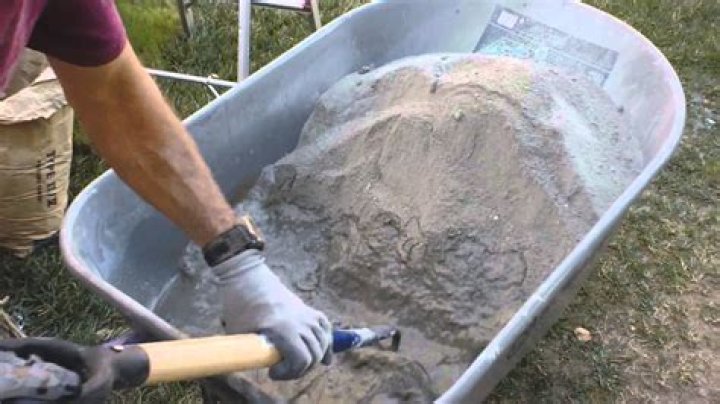 Can you mix Portland cement with dirt?