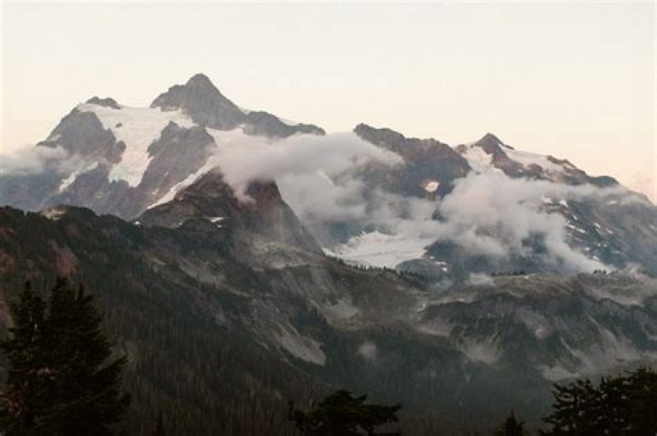 Can you see Mt Baker from Artist Point?