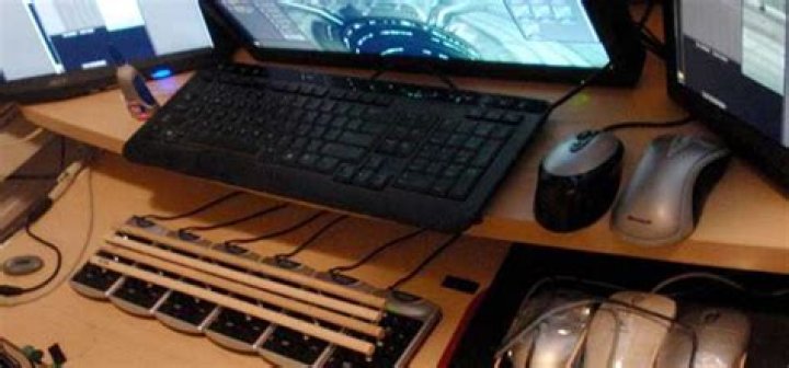 Can you use two keyboards on two monitors?