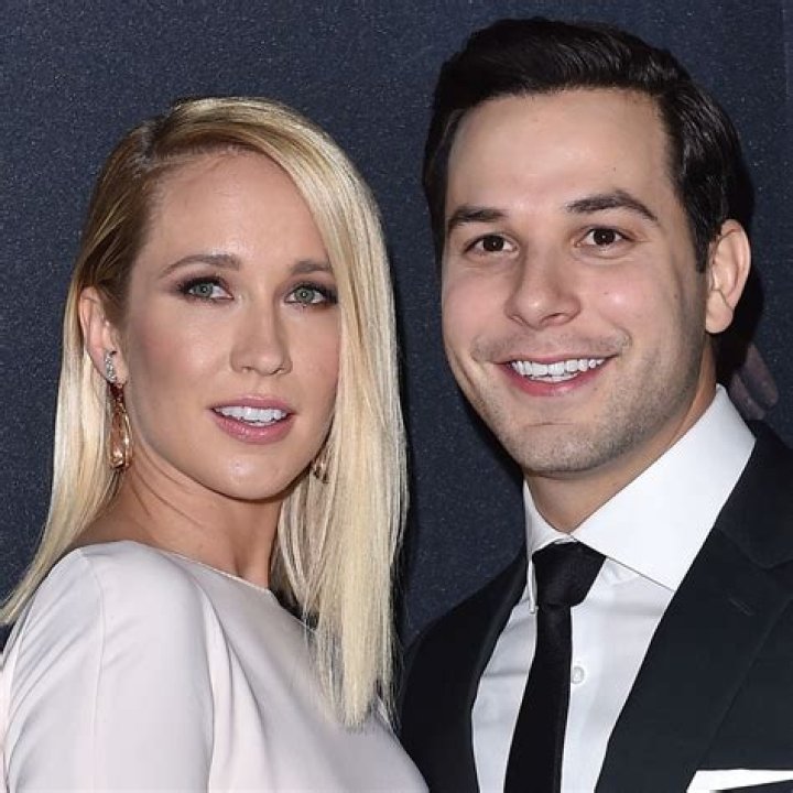 Did Skylar and Anna date?