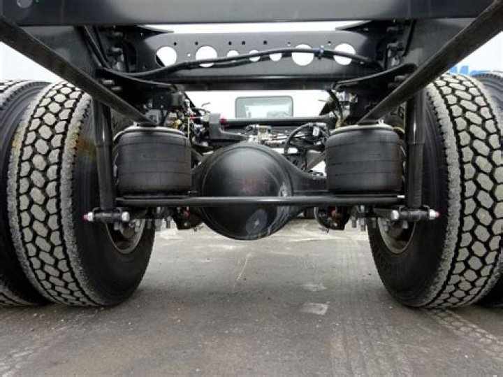 Do Chevy trucks have independent suspension?