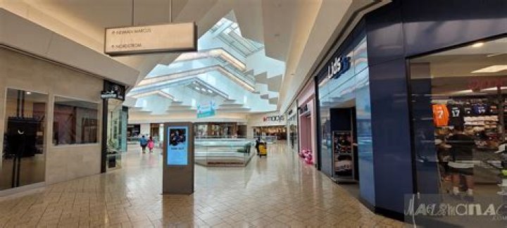 Do you have to wear a mask in Cherry Creek Mall?