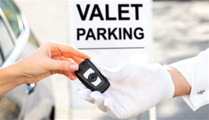 Does John Hopkins have valet parking?
