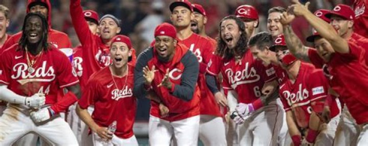 Does the University of Cincinnati have a baseball team?