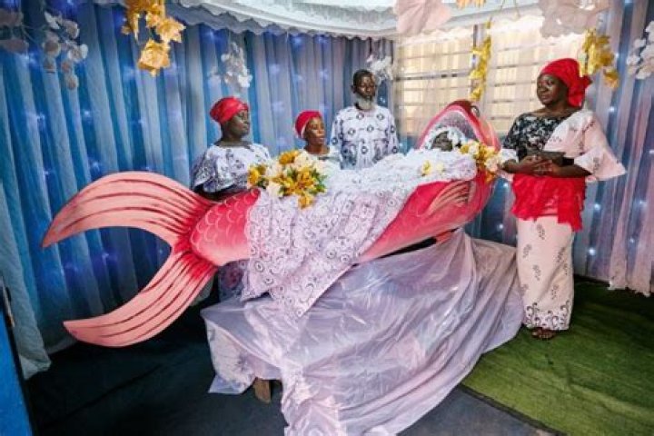 How are funerals done in Ghana?
