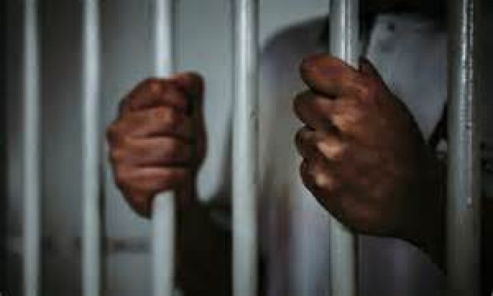 How are prisoners treated in jail in India?