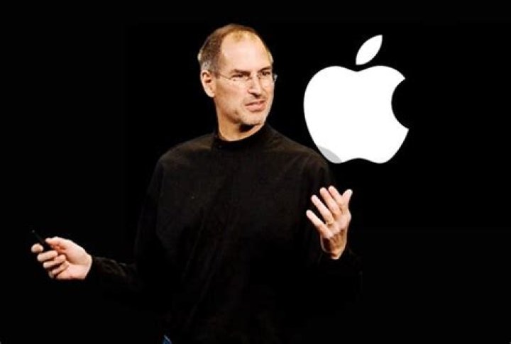 How did Steve Jobs organized or structured his speech?