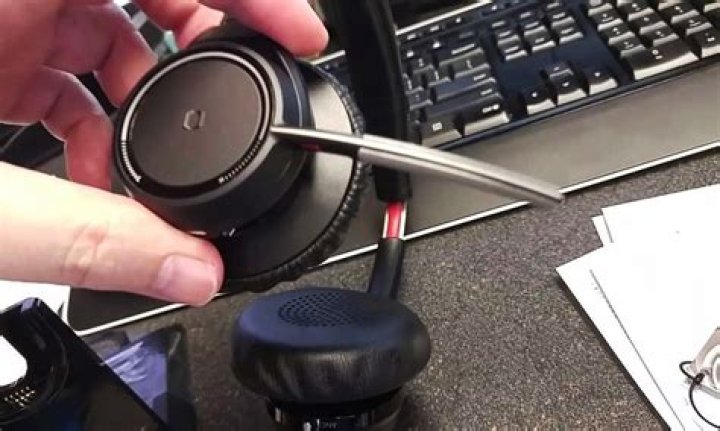 How do I connect my Plantronics headset to Windows 7?