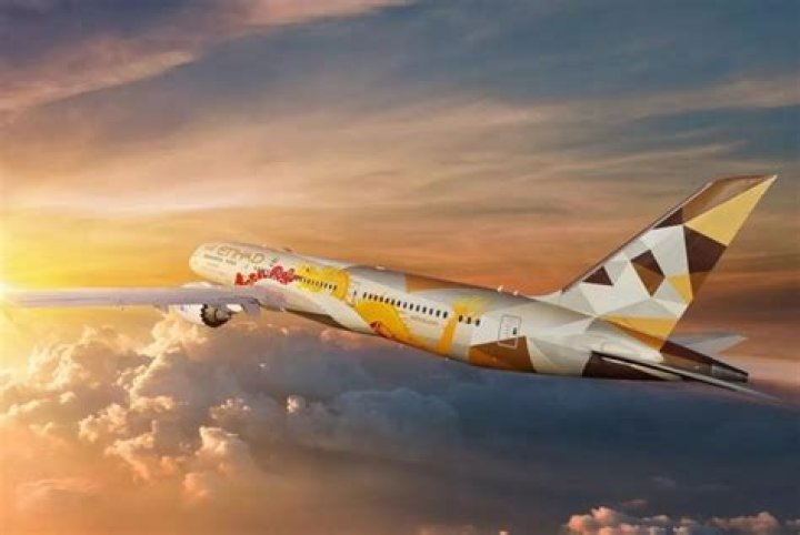 How do I contact Qatar Airways by email?