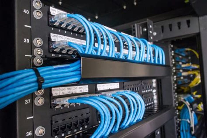 How do network cable installers get qualified?