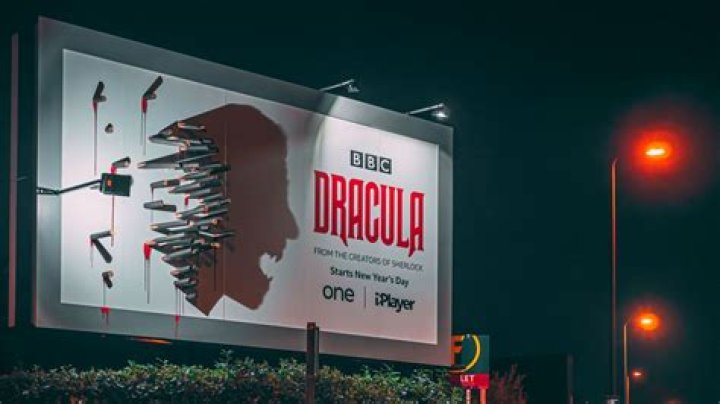 How do smart billboards work?