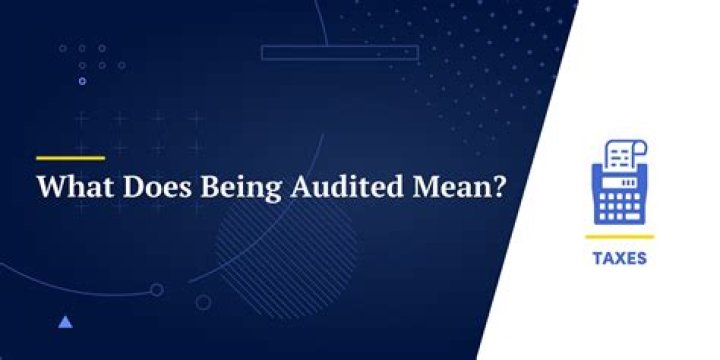 How do you find out what is being audited in Oracle database?