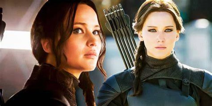 How does Katniss describe herself?