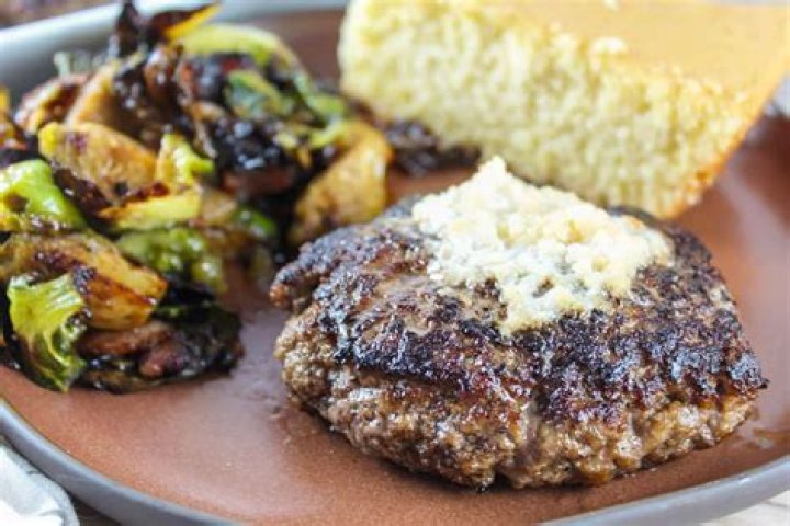 How many calories are in a Cracker Barrel hamburger?