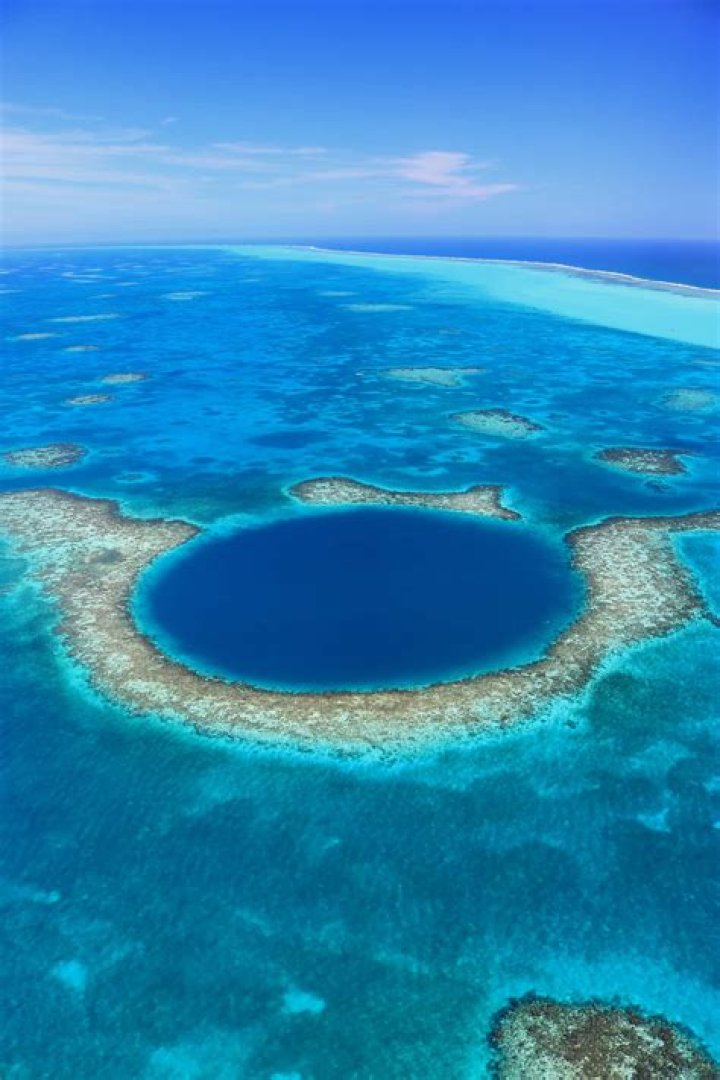 How many people died in Great Blue Hole?