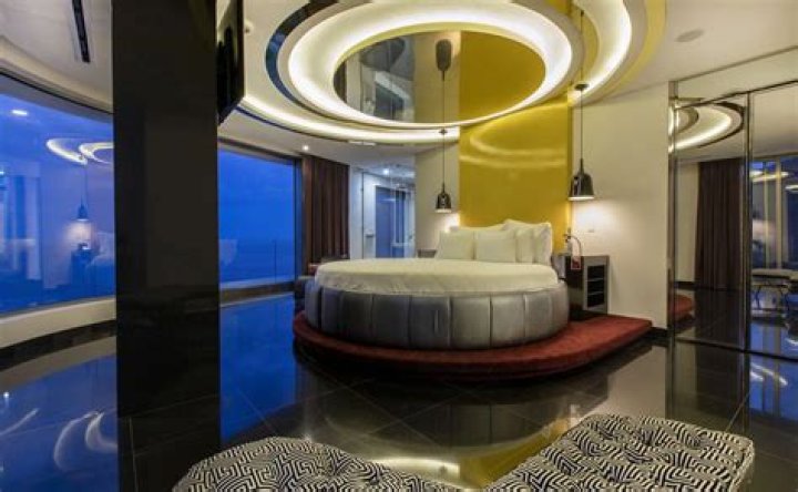 How many rooms does Hotel Mousai have?