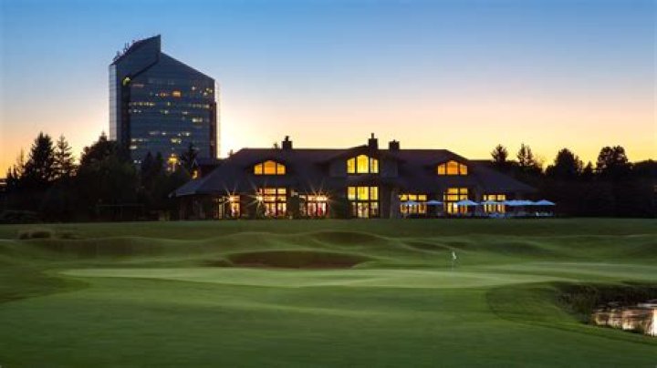 How much does it cost to golf at Grand Traverse Resort?