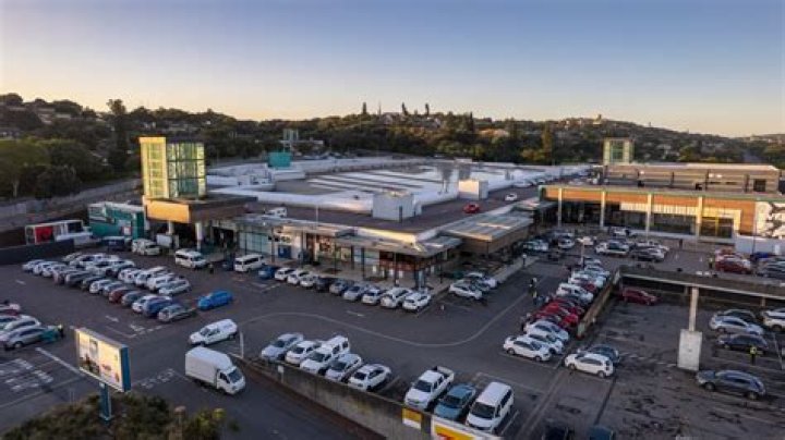 How much does it cost to rent space in a mall in South Africa?