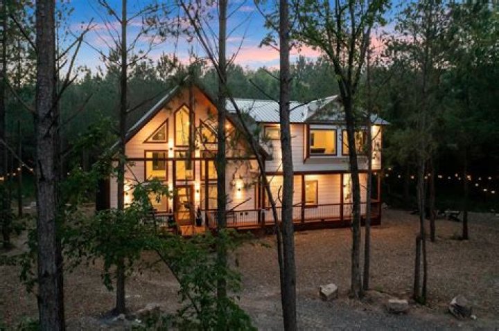 How much is it to rent a cabin in Broken Bow?