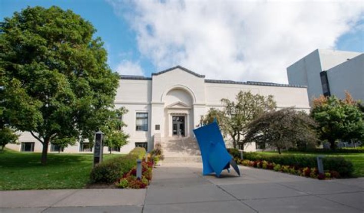 Is MCAD a top art school?