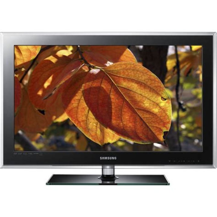 Is Samsung LA40D550 a smart TV?