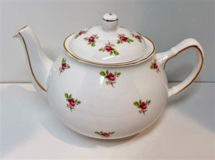 What are English teapots made of?