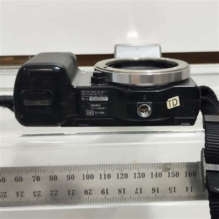What battery does the Sony NEX 5N use?