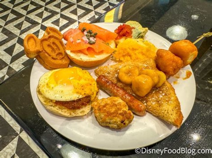 What characters are at Hollywood and Vine breakfast?