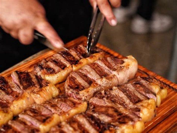 What cut of meat is bife de chorizo?