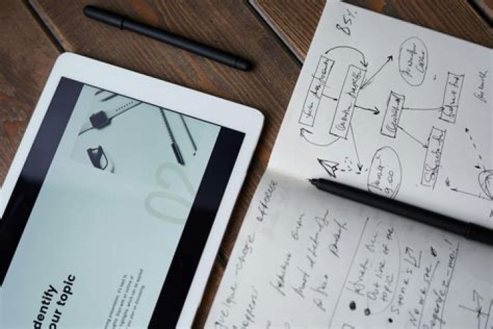What does a marketing assistant do?