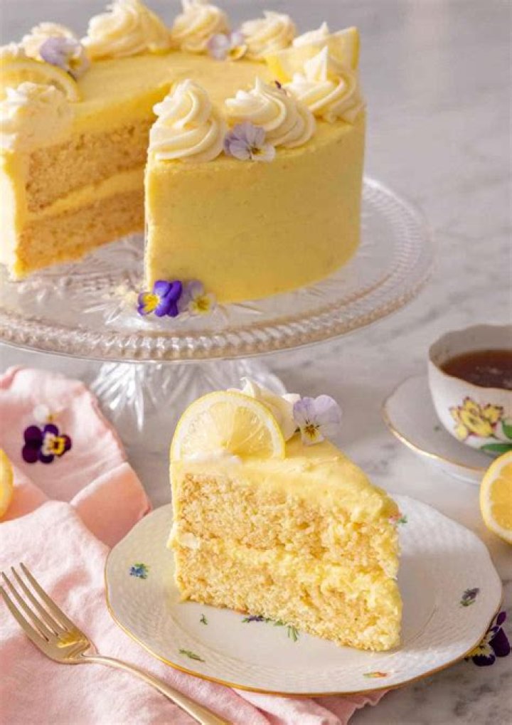 What flavor goes well with lemon cake?