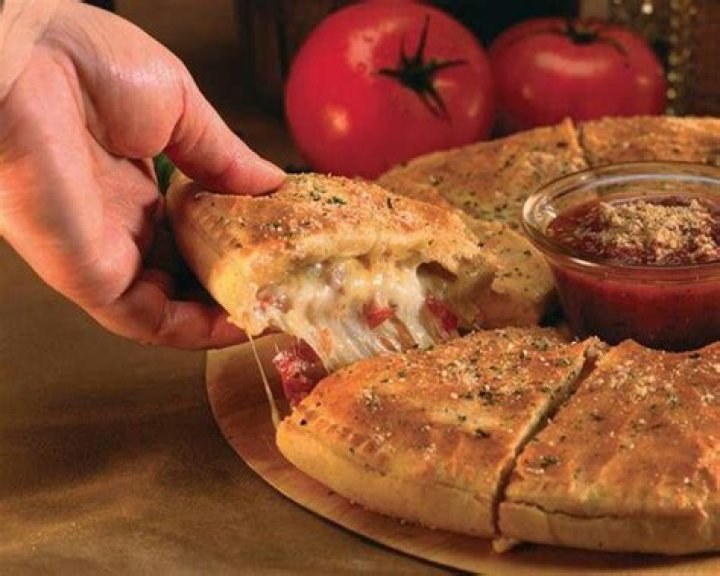 What is in Mazzios 4 meat calzone?