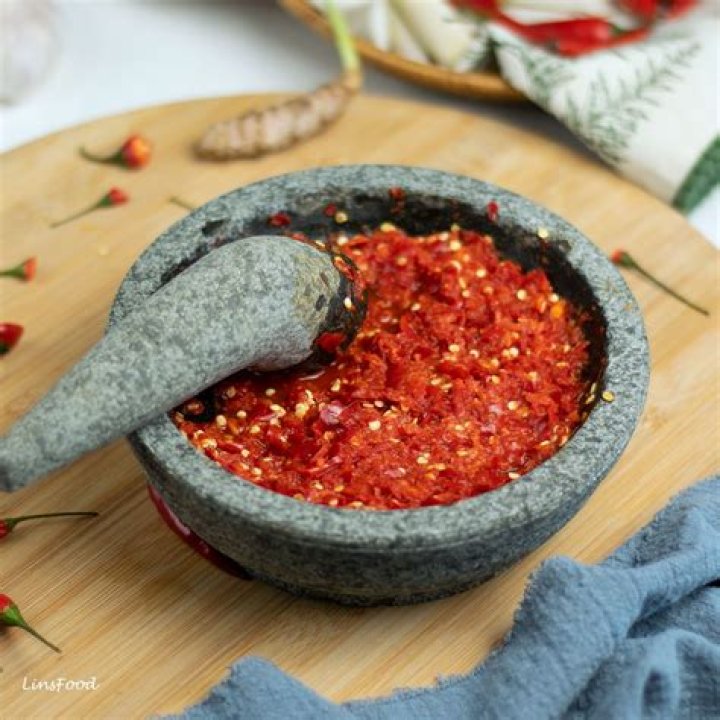 What is sambal oelek made of?