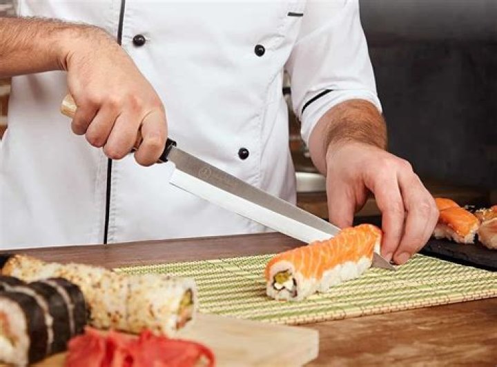 What kind of knife do you use to cut sashimi?