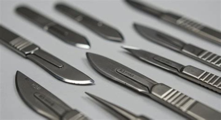 What kind of scalpels do doctors use?