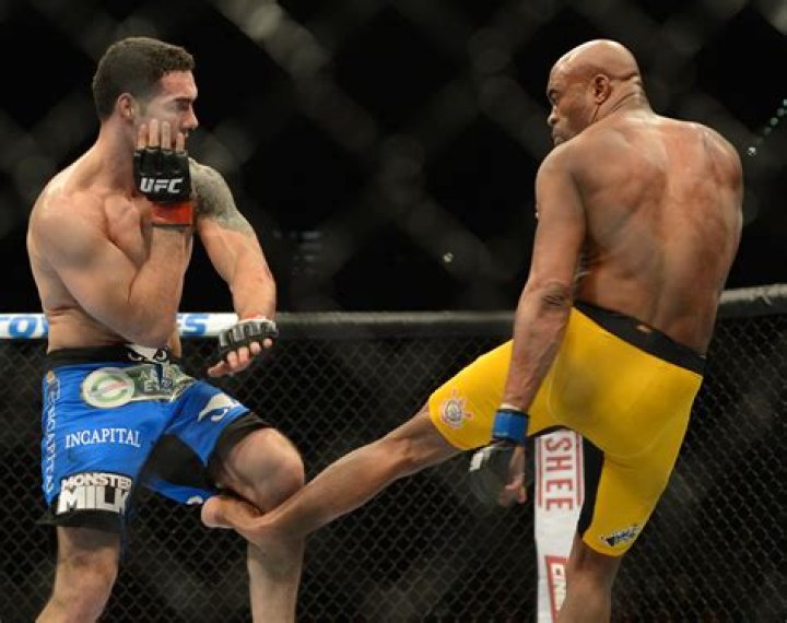 What UFC fight did Anderson Silva break his leg?