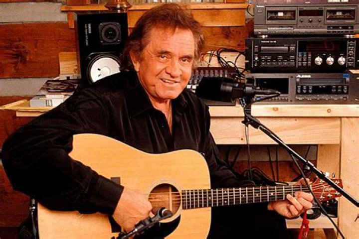 Where did Johnny Cash hang out in Nashville?