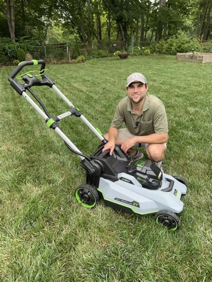 Which lawn mower is better push or self propelled?