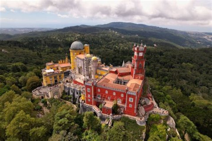 Who built Sintra palace?