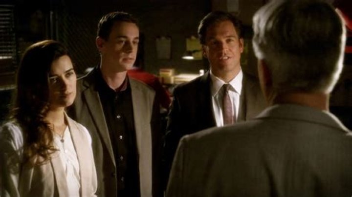 Who is in the body bag in swan song NCIS?