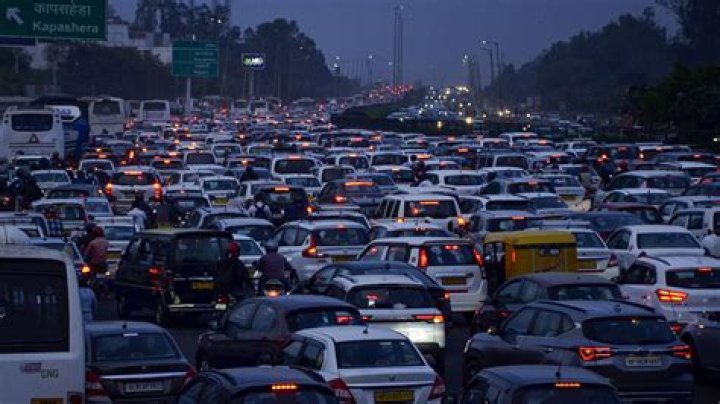 Why is traffic a problem in big cities?