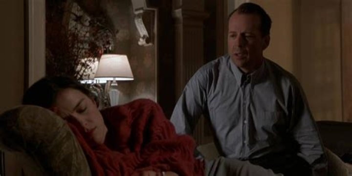 Why The Sixth Sense is a bad movie?